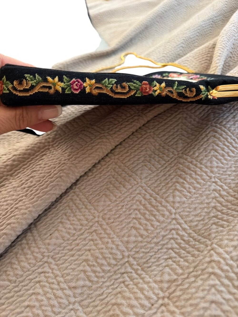 Vintage Womens Tapestry Needlepoint Clutch Purse Gold Tone Floral Cottage core - Picture 5 of 14